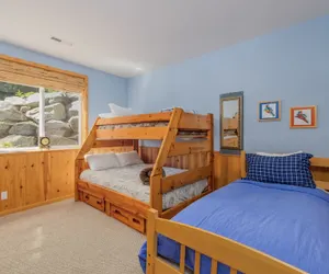 Photo 5 - Lazy Bear Lodge 3 Bedroom Home by NW Comfy Cabins by RedAwning