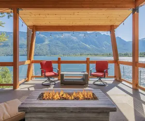 Photo 2 - Lazy Bear Lodge 3 Bedroom Home by NW Comfy Cabins by RedAwning