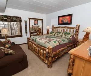 Photo 3 - Cozy Seven Springs 1 Bedroom Deluxe Condo with Private Deck by RedAwning - Save 10% on 3 Nights, 15% on 5 Nights!