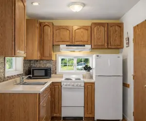 Photo 5 - Beaver Hill Cabin Near Plain 2 Bedroom Home by NW Comfy Cabins by RedAwning