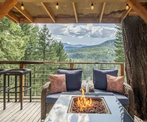 Photo 2 - Das Tree Haus 1 Bedroom Home by NW Comfy Cabins by RedAwning