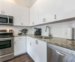 Photo 3 - Modern 1BR Condo in California Building