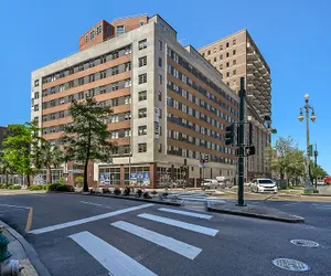 Photo 2 - Modern 1BR Condo in California Building