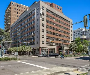 Photo 2 - Spacious Modern Condo near French Quarter