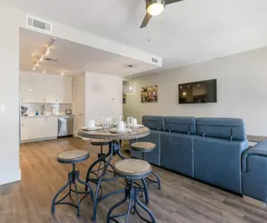 Photo 4 - Spacious Modern Condo near French Quarter