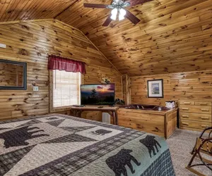 Photo 5 - Er18 - The Lazy Bear View Great Location - Close To Town! 1 Bedroom Cabin by RedAwning