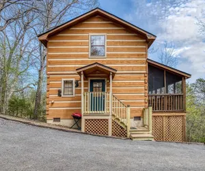 Photo 2 - Er18 - The Lazy Bear View Great Location - Close To Town! 1 Bedroom Cabin by RedAwning