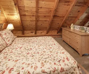 Photo 5 - Er36 - Cozy Creekside Great Location- Close To Town 1 Bedroom Cabin by RedAwning