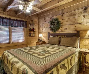 Photo 4 - Er 254 â Hibernation Hideaway Great Location â Close To Town! 5 Bedroom Cabin by RedAwning