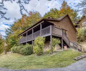 Photo 2 - Er26 - Sasquatch Inn - Great Location! Close To Town Resort Pool! 2 Bedroom Cabin by RedAwning