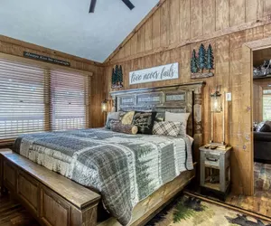 Photo 4 - Er26 - Sasquatch Inn - Great Location! Close To Town Resort Pool! 2 Bedroom Cabin by RedAwning