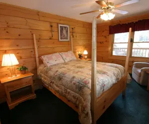 Photo 5 - Er202 - Now And Forever Great Location! - Close To Town! 4 Bedroom Cabin by RedAwning