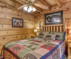 Photo 4 - Er245 â Almost Heaven Great Location â Close To Town! 3 Bedroom Cabin by RedAwning