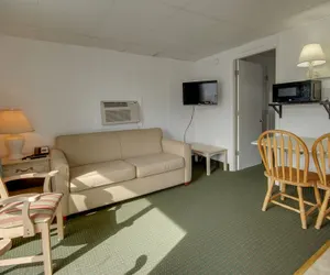 Photo 4 - Empress Motel