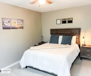 Photo 5 - 4 - Bed home, w/ Cali King Bed - 12 mins. to DTWN