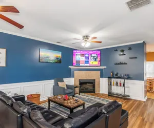 Photo 2 - 4 - Bed home, w/ Cali King Bed - 12 mins. to DTWN