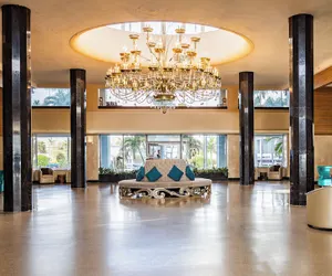 Photo 2 - Sherry Frontenac Oceanfront Hotel
