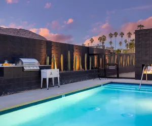 Photo 2 - Blackhaus Suites by AvantStay – Modern Comfort in Downtown Palm Springs