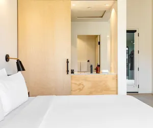 Photo 4 - Blackhaus Suites by AvantStay – Modern Comfort in Downtown Palm Springs