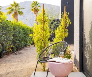 Photo 4 - Blackhaus Suites by AvantStay – Modern Comfort in Downtown Palm Springs