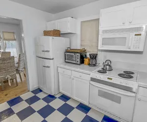Photo 5 - Seaside Cottage "sea Shack" Adorable Tupelo Street, Sleeps 4 1 Bedroom Home by RedAwning