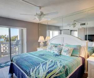 Photo 3 - 332 El Matador 2 Bedroom Condo by RedAwning