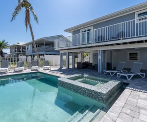 Photo 2 - Welcome To Ostego Beach Vacation Rental - 253 Ostego 4 Bedroom Home by RedAwning