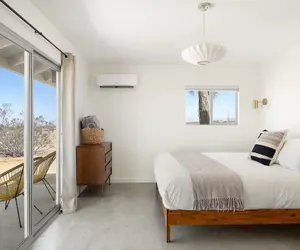 Photo 5 - Relax In Style At The Green Jackrabbit - Hot Tub, Record Player 1 Bedroom Home by RedAwning