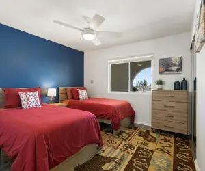 Photo 4 - Horseshoe House - Hot Tub, Bbq And Fire Pit! 4 Bedroom Home by RedAwning