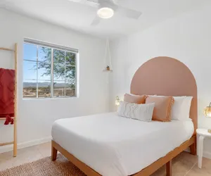 Photo 5 - Golden Desert Ranch - Hot Tub, Fire Pit And Bbq! 3 Bedroom Home by RedAwning