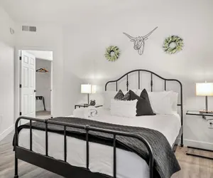 Photo 3 - Cozy Suites Glendale