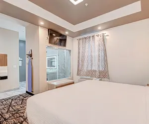 Photo 3 - Comfeeni Inn and Suites