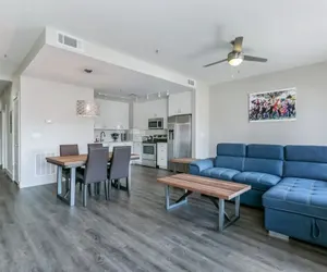 Photo 5 - Vibrant Condo near Must-See Attractions