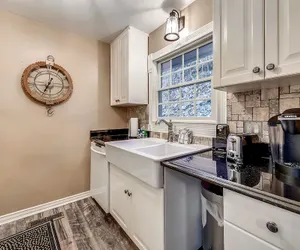 Photo 4 - Spring Creek Cottage 1 Bedroom Chalet by RedAwning