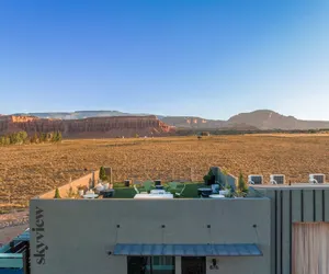Photo 2 - Skyview Hotel