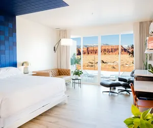 Photo 5 - Skyview Hotel