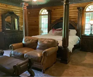 Photo 4 - Beachwoods Inn