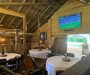 Photo 3 - Beachwoods Inn