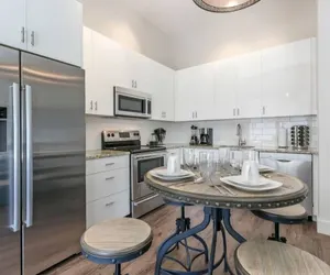 Photo 4 - Stylish Condo in the Heart of Downtown