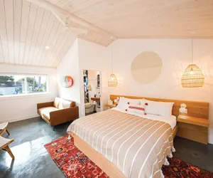 Photo 4 - Surf Lodge