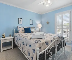 Photo 5 - Happy Beach Villa 3 Bedroom Condo by RedAwning