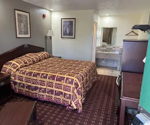 Photo 3 - Executive Inn