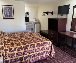 Photo 4 - Executive Inn