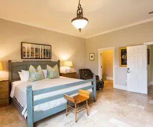 Photo 2 - Knickerbocker Suite 02 22/23