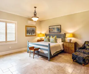 Photo 3 - Knickerbocker Suite 02 22/23
