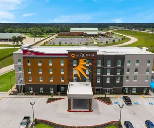 Photo 2 - La Quinta Inn & Suites by Wyndham Sulphur (Lake Charles)