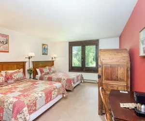 Photo 2 - Manitou Lodge 2 Hotel Room by Alpine Lodging Telluride