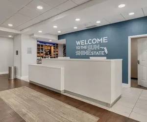 Photo 3 - Holiday Inn Express and Suites Destin Miramar Beach by IHG