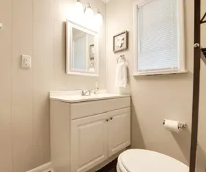 Photo 5 - Comfy Convenient Home 4bdrm Wifi Long Stays