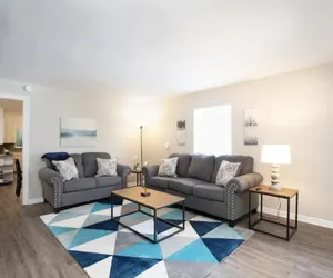 Photo 4 - Comfy Convenient Home 4bdrm Wifi Long Stays